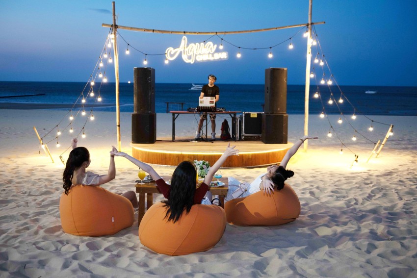 Aqua Chill Bar