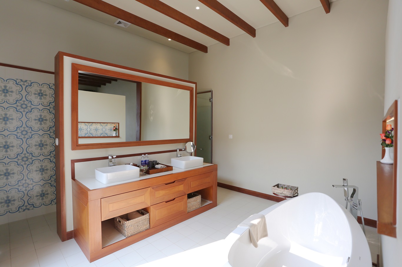 https://www.flchotelsresorts.com/Pool Suite