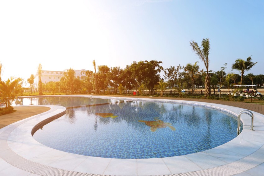 outdoor-pool-1_30049633986_o.jpg
