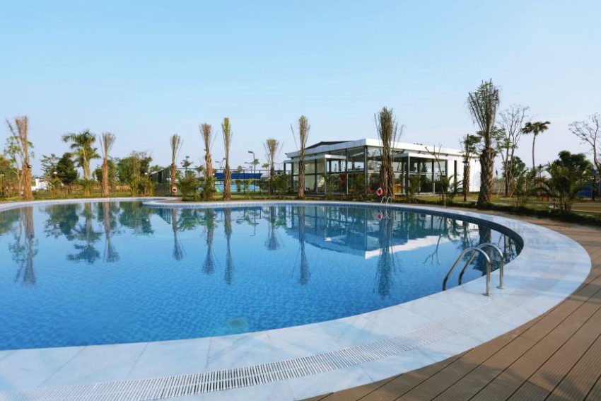outdoor-pool-2_29789043700_o.jpg
